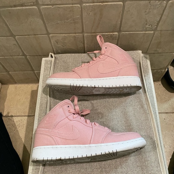 Air Jordan Retro 1 Mid- Girls’ Easter Pink - Picture 2 of 6